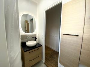 Kúpeľňa v ubytovaní Le Voltaire apartment - Paris Center