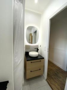 Kúpeľňa v ubytovaní Le Voltaire apartment - Paris Center + 15 fotografií