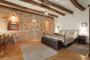 Postel nebo postele na pokoji v ubytování Villa Arboretum + 37 fotografií