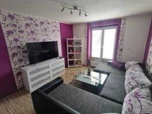 a living room with a couch and a flat screen tv at Apartmán blízko centra v Martine in Martin