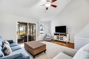 Μια τηλεόραση ή/και κέντρο ψυχαγωγίας στο Shelter Cove 1722