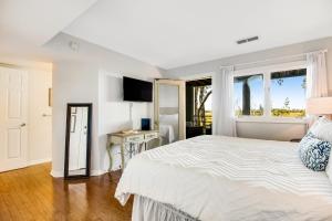 Ένα ή περισσότερα κρεβάτια σε δωμάτιο στο Shelter Cove 1722