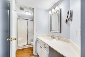 Ένα μπάνιο στο Shelter Cove 1722 +33 φωτογραφίες
