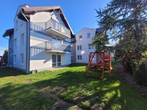 a view of the side of a building with a yard at Apartamenty Morski Brzeg - Sauna, Balia in Władysławowo