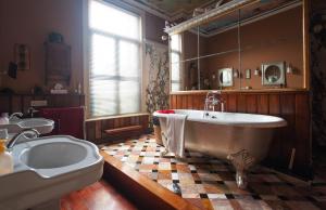 Koupelna v ubytování B&B De Lachende Engel + 37 fotografií