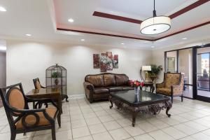 a living room with a couch and a table at Red Roof Inn London I-75 in London