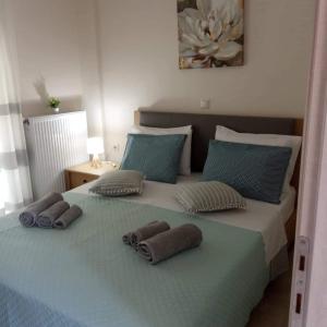 AVELLANA LUXURY SUITES tesisinde bir odada yatak veya yataklar