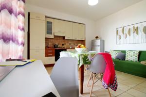 Kuchyňa alebo kuchynka v ubytovaní Capo d'Orlando Apartments - Cipria