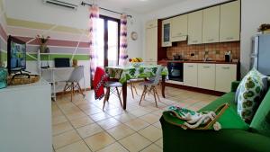 Kuchyňa alebo kuchynka v ubytovaní Capo d'Orlando Apartments - Cipria