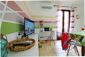Televízia a/alebo spoločenská miestnosť v ubytovaní Capo d'Orlando Apartments - Cipria
