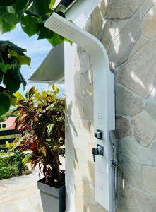 Ti karet - Charmant logement avec Jacuzzi et vue mer外面的花园