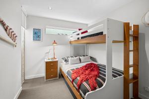 Uma cama ou camas num quarto em A Touch Of Class