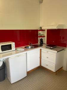 Cucina o angolo cottura di La Colline Business & Tourisme