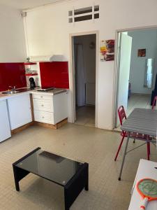 Cucina o angolo cottura di La Colline Business & Tourisme