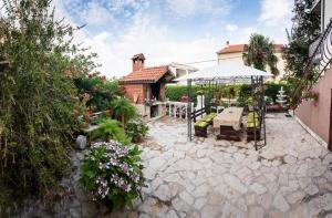 Fotografia z galérie ubytovania Apartments with a parking space Kastel Stafilic, Kastela - 20153 v destinácii Kaštela