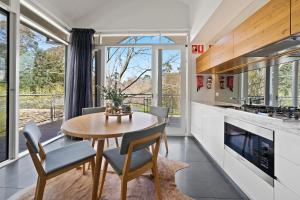 a kitchen and dining room with a table and chairs at Hepburn Spa Retreat in Hepburn Springs