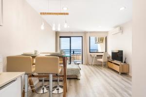 Televízia a/alebo spoločenská miestnosť v ubytovaní Atlantic Smart Home, Hi-End Services, Media Stream