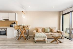 Kuchyňa alebo kuchynka v ubytovaní Atlantic Smart Home, Hi-End Services, Media Stream
