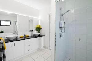 Koupelna v ubytování Muirfield Beach House 3a + 7 fotografií