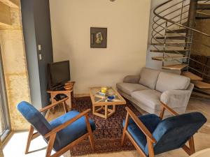 Posedenie v ubytovaní Maison de campagne avec piscine, tennis privé et WIFI - FR-1-653-10