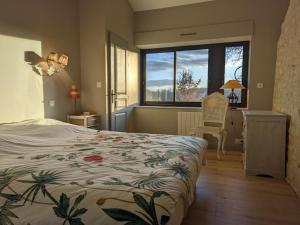 Posteľ alebo postele v izbe v ubytovaní Maison de campagne avec piscine, tennis privé et WIFI - FR-1-653-10