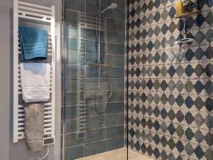 Kúpeľňa v ubytovaní Maison de campagne avec piscine, tennis privé et WIFI - FR-1-653-10