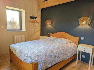Posteľ alebo postele v izbe v ubytovaní Maison de campagne avec piscine, tennis privé et WIFI - FR-1-653-10 + 28 fotografií