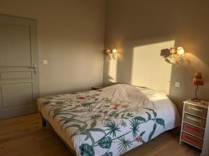 Posteľ alebo postele v izbe v ubytovaní Maison de campagne avec piscine, tennis privé et WIFI - FR-1-653-10
