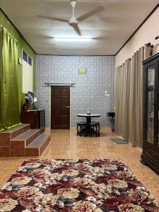 a room with a door and a rug on the floor at Roomstay Budget Kuala Terengganu Desa Chendering Private Bathroom in Kuala Terengganu