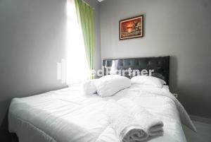 Posteľ alebo postele v izbe v ubytovaní Roemah Tebet Mitra RedDoorz