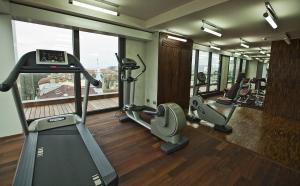 Fitness centrum a/nebo fitness zařízení v ubytování Graffit Gallery Design Hotel