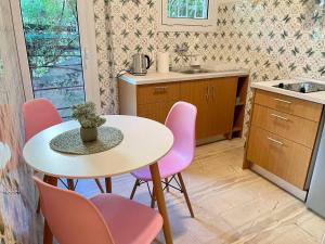 Kuchyňa alebo kuchynka v ubytovaní Cute Nikis Apartment VIPGreece