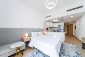 Postel nebo postele na pokoji v ubytování ALH Vacay - Contemporary Studio vacation home