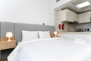 Postel nebo postele na pokoji v ubytování ALH Vacay - Contemporary Studio vacation home