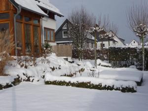 エスローエにあるApartment in Eslohe with terraceの雪庭