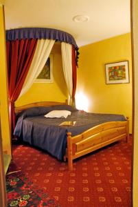 מיטה או מיטות בחדר ב-Hotel Edelweiss & SPA