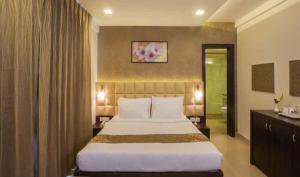 Säng eller sängar i ett rum på Hotel DORTN Hinjawadi Phase 1