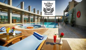 Bazén v ubytování Rose Park Hotel - Al Barsha, Opposite Metro Station nebo v jeho okolí