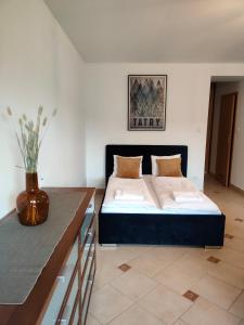 Ένα ή περισσότερα κρεβάτια σε δωμάτιο στο Apartament Holny