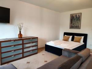 Ένα ή περισσότερα κρεβάτια σε δωμάτιο στο Apartament Holny