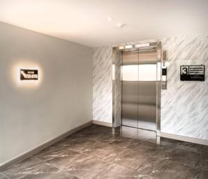 Фотография из галереи Lucky Hotel Bangkok в городе Klong Toi