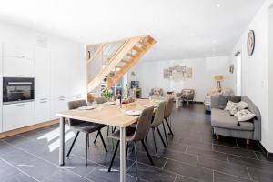 a kitchen and dining room with a table and chairs at Les Pénates de Camiers in Camiers