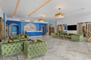 Pickalbatros Blu Spa Resort - Adults Friendly 16 Years Plus- Ultra All-Inclusive的电视和/或娱乐中心