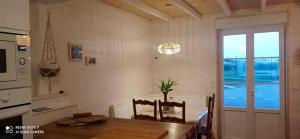 Kuchyňa alebo kuchynka v ubytovaní Maison cosy à Quiberville - Idéal pour familles