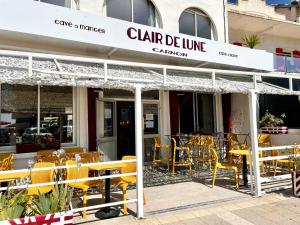 Restaurace v ubytování Hôtel Clair de Lune