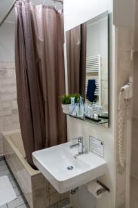 Vannituba majutusasutuses k1 sporthotel - Bike & Ski inklusive Hotel +56 fotot