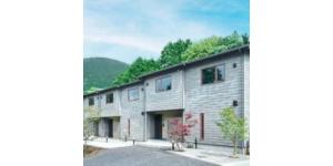 Ein Gebäude, das einen Halt hat in der Unterkunft Rakuten STAY VILLA Hakone Sengokuhara South Wing 104 or 105 BBQ Terrace Pet allowed Capacity of 10 persons in Hakone