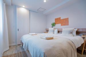 Rúm í herbergi á Asakusa Designer Hotel YOSHII