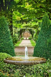 a fountain in the middle of a garden with trees at Le Pigonnet - Esprit de France in Aix-en-Provence