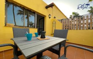 A balcony or terrace at B-Rent El Royal Corralejo